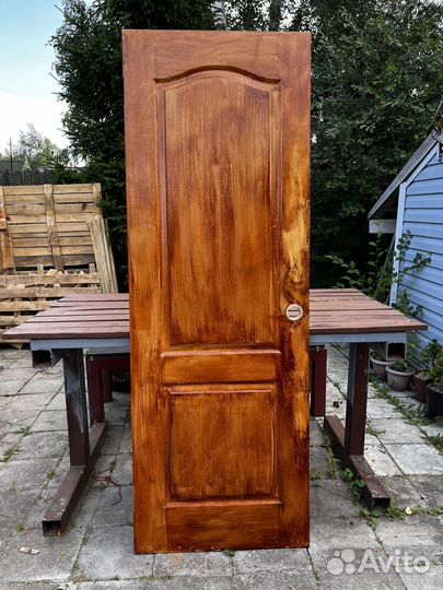 Деревянная дверь
