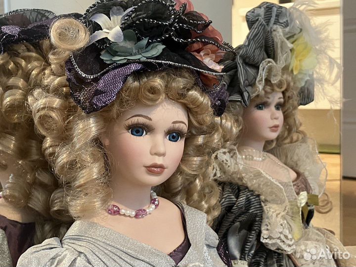 Кукла фарфоровая 48 см