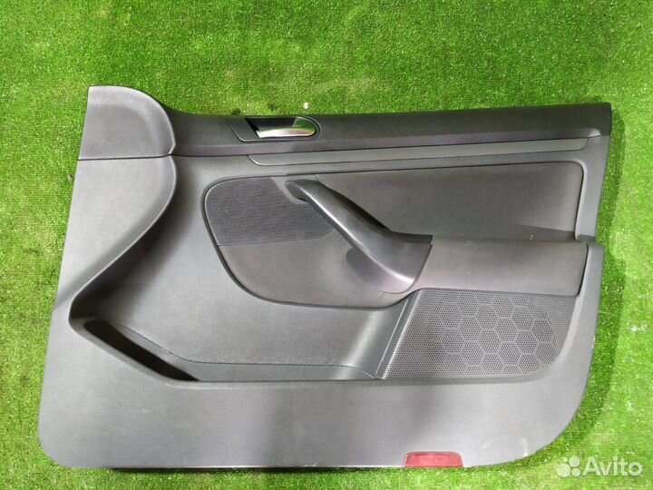 Обшивка двери передняя правая Volkswagen Jetta