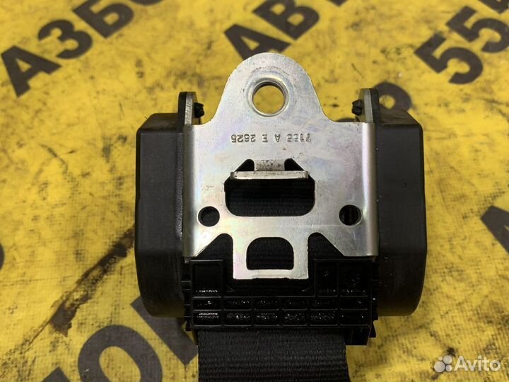 Ремень безопасности задний правый VW Passat CC