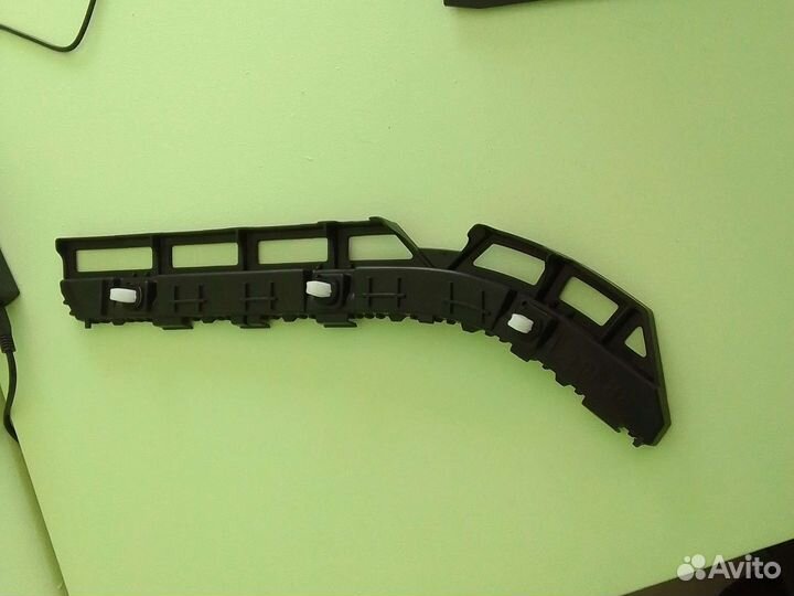 Кронштейн заднего бампера правый Kia Rio 3 седан