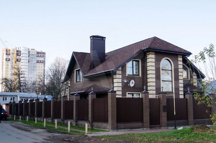 Дом 200 м² на участке 5,5 сот.