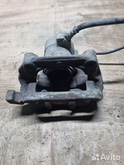 Суппорт тормозной передний правый Mercedes W202