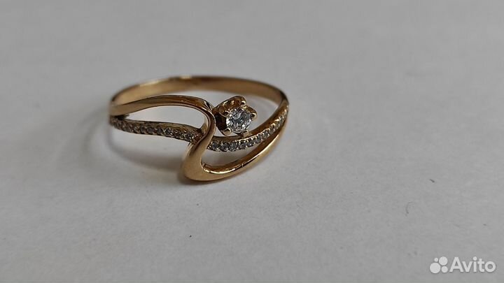 Кольцо из розового золота с фианитами