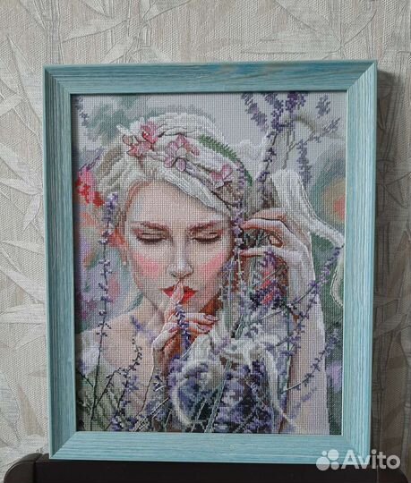 Картина, вышитая крестом (готовая работа)