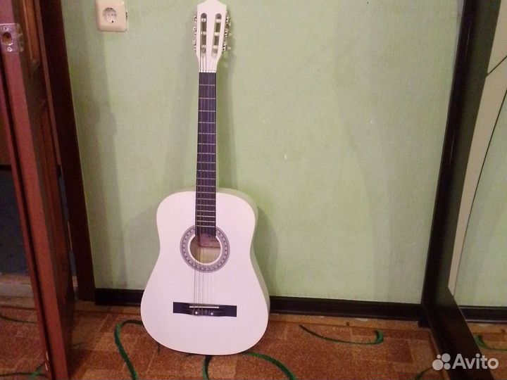 Классическая гитара для обучения Belucci