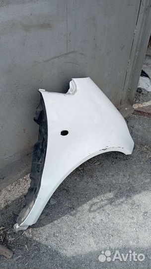 Крыло переднее