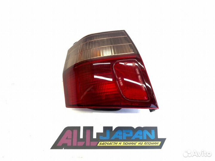 Фонарь задний задний левый Mitsubishi Legnum EC5W