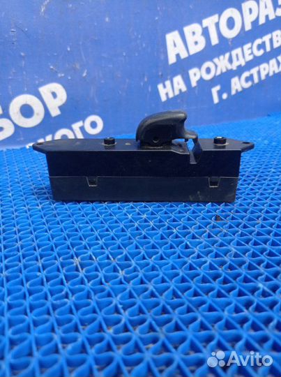Кнопка стеклоподъемника Mitsubishi Colt купе 1999