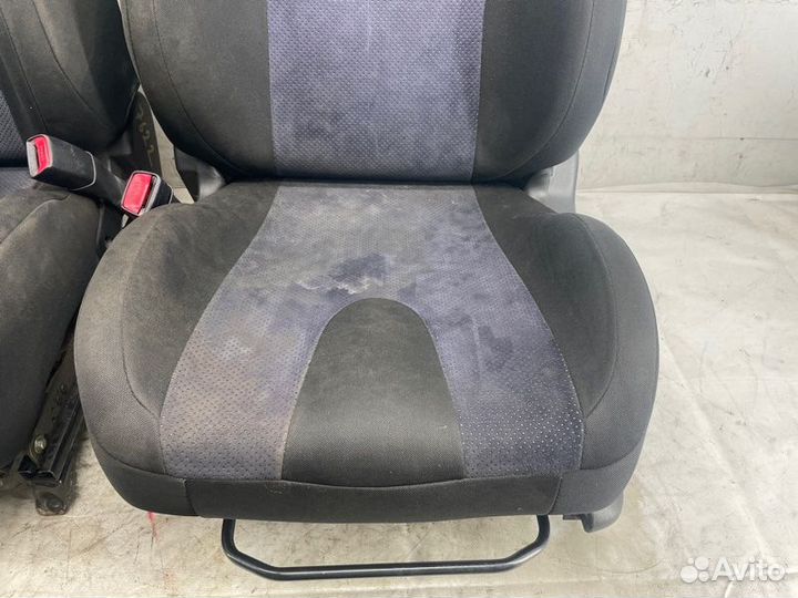 Сиденья комплект передняя Subaru Forester SG5