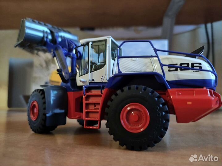 Модель колесного погрузчика Liebherr L586