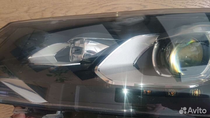 Фара левая Volkswagen Touareg NF