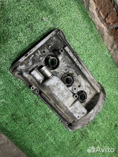 Клапанная крышка Audi V6 2.4-2.8