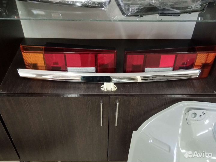 Молдинг капота (сабля)на приору ваз 2170