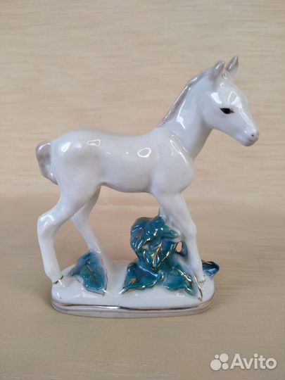 Фарфоровая статуэтка Жеребёнок Гжель