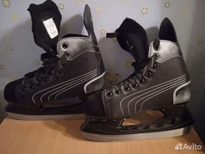 Коньки хоккейные