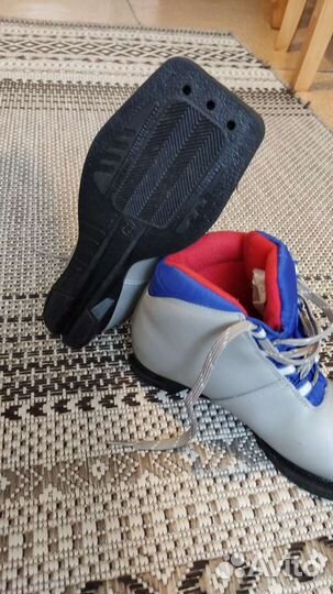 Лыжные ботинки