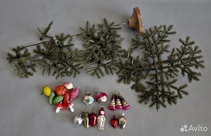 Новогодняя елка-малютка с игрушками СССР