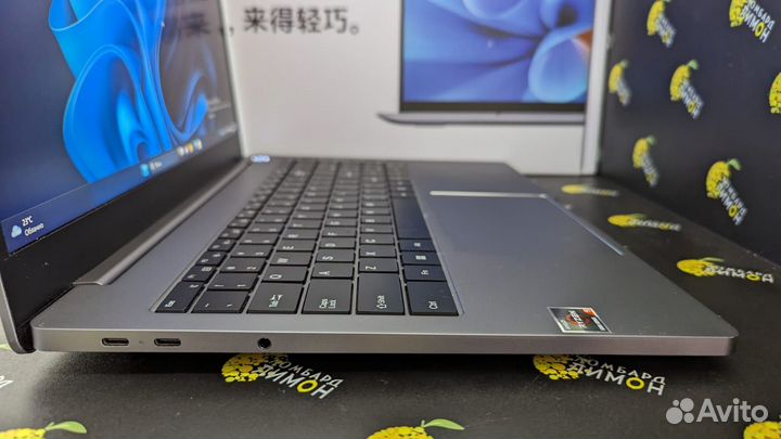 UIG Notebooks / AMD Ryzen 9 4900H / 16GB / 500GB