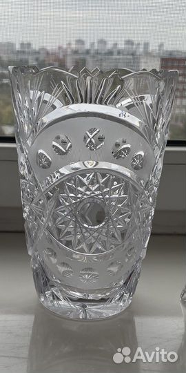 Хрустальные вазы для цветов