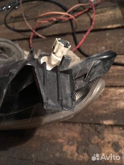 Фара левая Toyota Ractis 2005г.в. SCP100