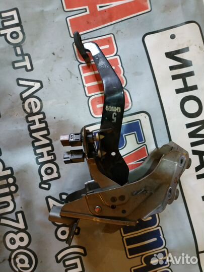 Педаль тормоза Nissan Primera P12