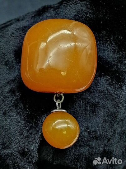 Брошь из прессованного янтаря СССР 