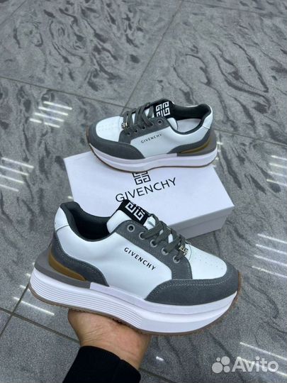 Кроссовки Givenchy женские