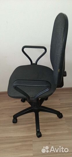 Офисное кресло (компьютерный стул)