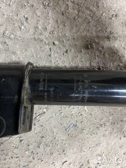 Передняя стойка на LADA largus