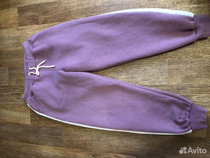 Спортивный женский костюм