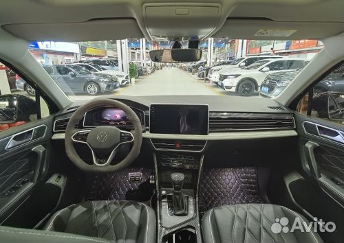 Volkswagen Tiguan L 2.0 AMT, 2022, 29 400 км