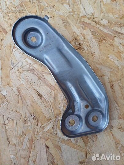 Кронштейн подрамника задний левый Bmw X7 G07