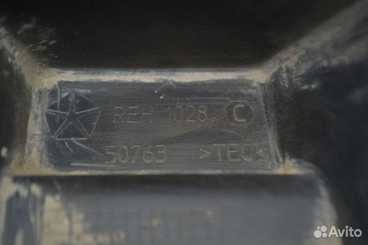 Кронштейн переднего бампера jeep Гранд Чероки 3