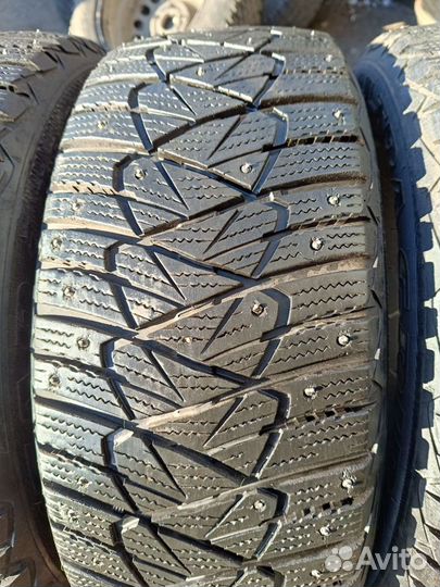 Goodyear Ultragrip 600 215/55 R17