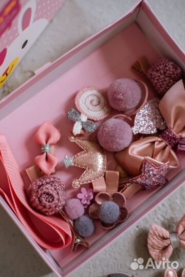 Набор красивых заколок и резинок для девочек