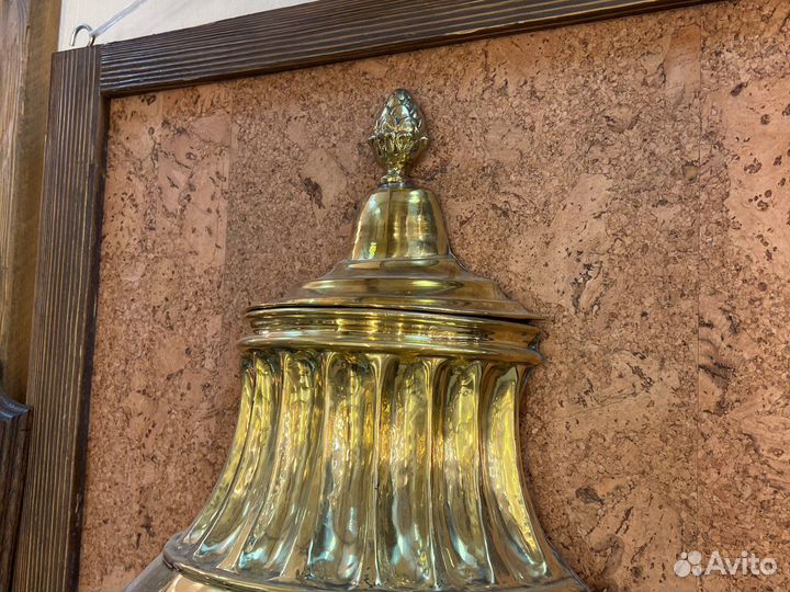 Бомбический антикварный латунный умывальник