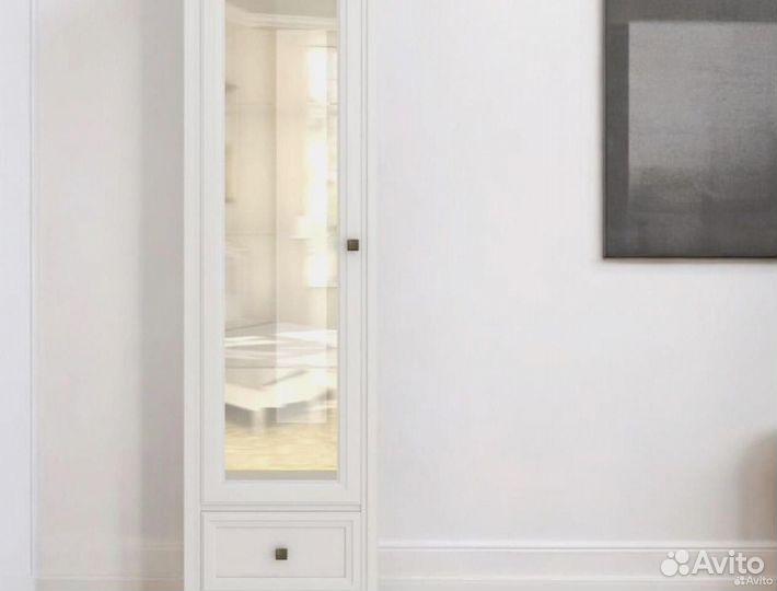 Витрина с зеркалом