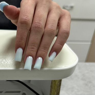 Модель на маникюр