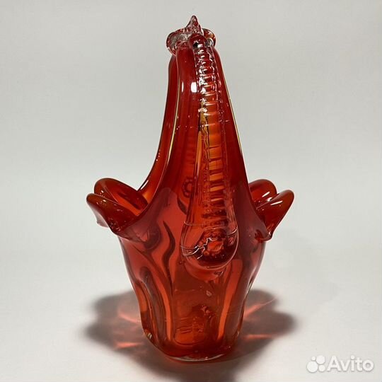 Конфетница корзинка гнутое красное стекло