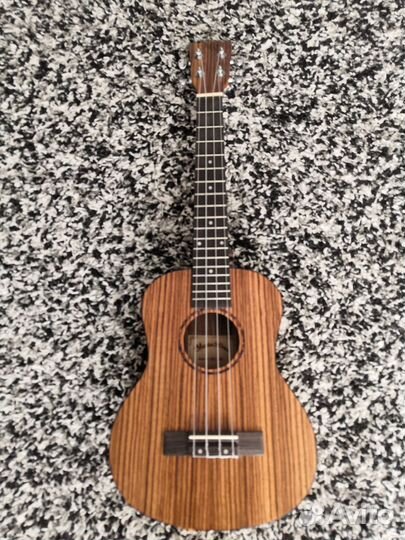 Укулеле тенор