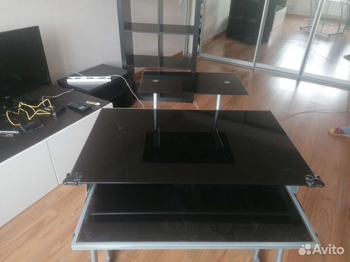 Компьютерный стол стеклянный