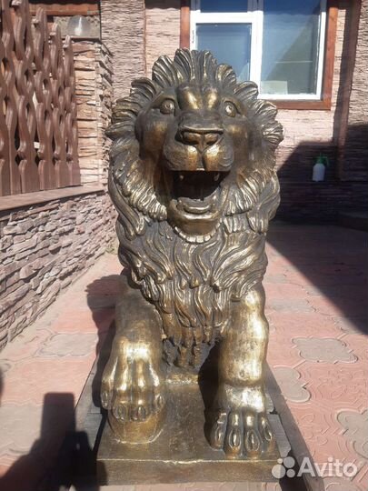 Скульптура лев