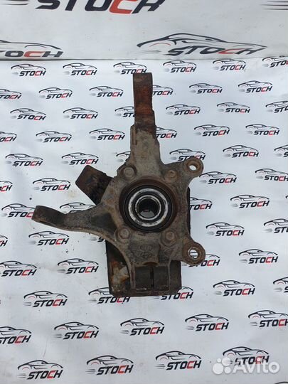 Kia Ceed 2 JD Передний левый поворотный кулак