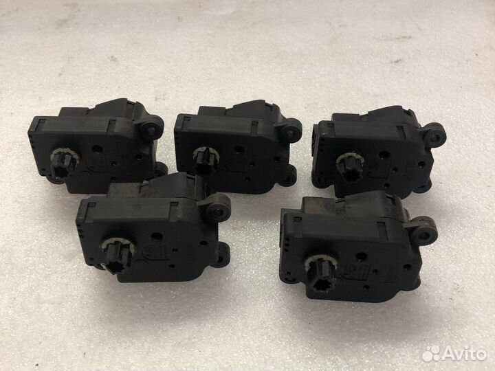 Моторчик заслонки отопителя Ford Focus 2