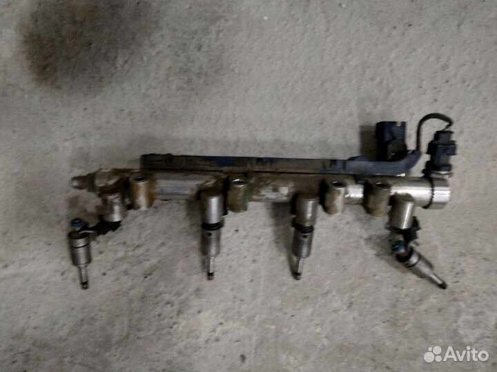 Рампа форсунок Opel Insignia