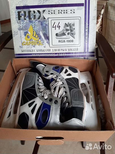 Коньки хоккейные