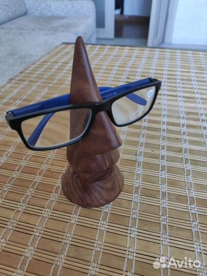 Подставка под очки. нос