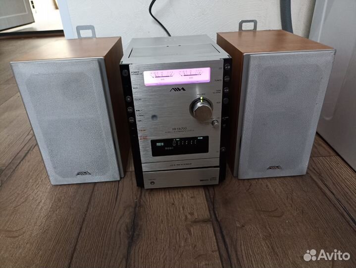 Музыкальный центр с колонками