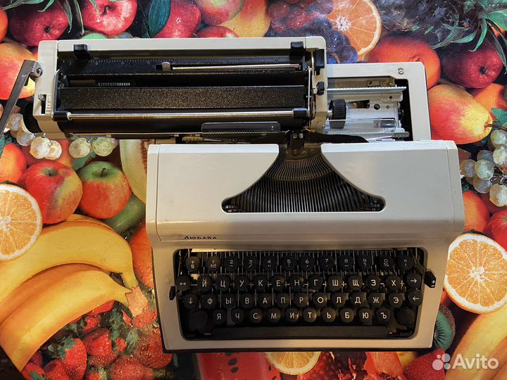 Пишущая печатная машинка Любава